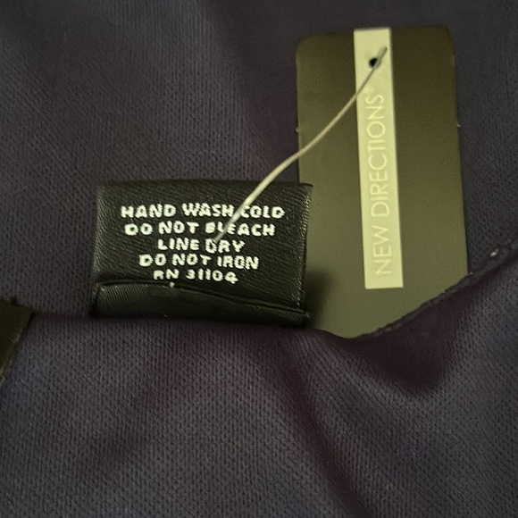 New direction, women’s sleeveless blouse lined. New with tags. Light/Dark Blue. - Picture 10 of 11